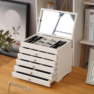 Szkatułka na biżuterię biała